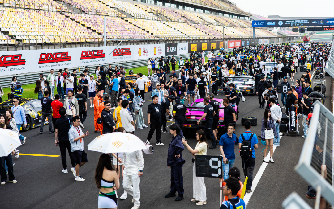 Druhý závod China GT Shanghai 2025 skončil vášnivě