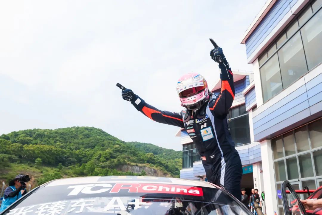 จาง เจิ้นตง แชมป์ CTCC สี่สมัยกลับมาเป็นราชาอีกครั้ง