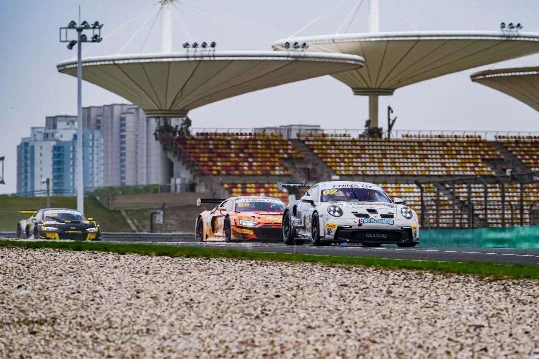 Druhý závod China GT Shanghai 2025 skončil vášnivě