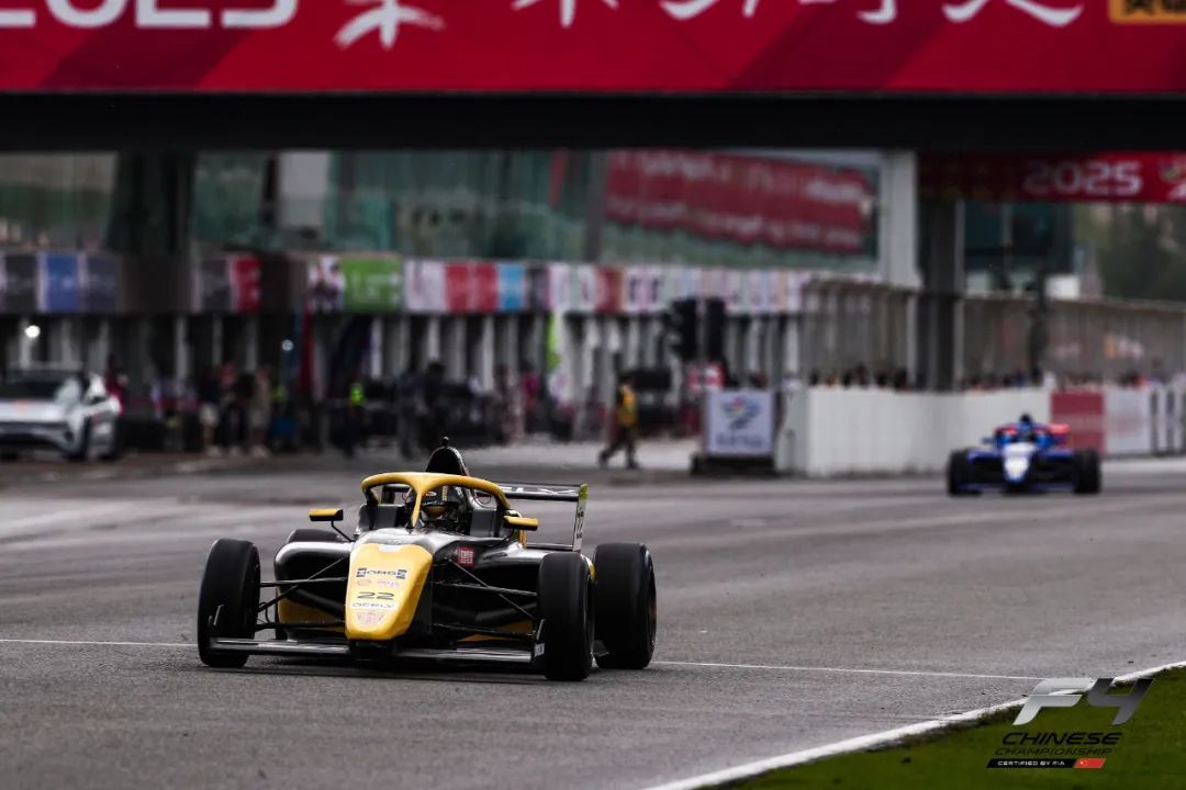 Ang SilverRocket AME Formula Team ay gumaganap ng malakas na nota sa track