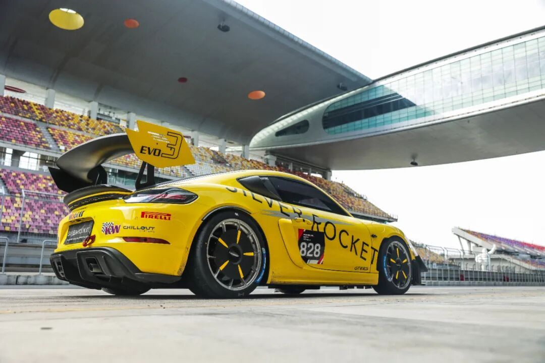 SilverRocket GT4RS překonal rekord v nejrychlejším pouličním voze na mezinárodním okruhu v Šanghaji! 2:08:80