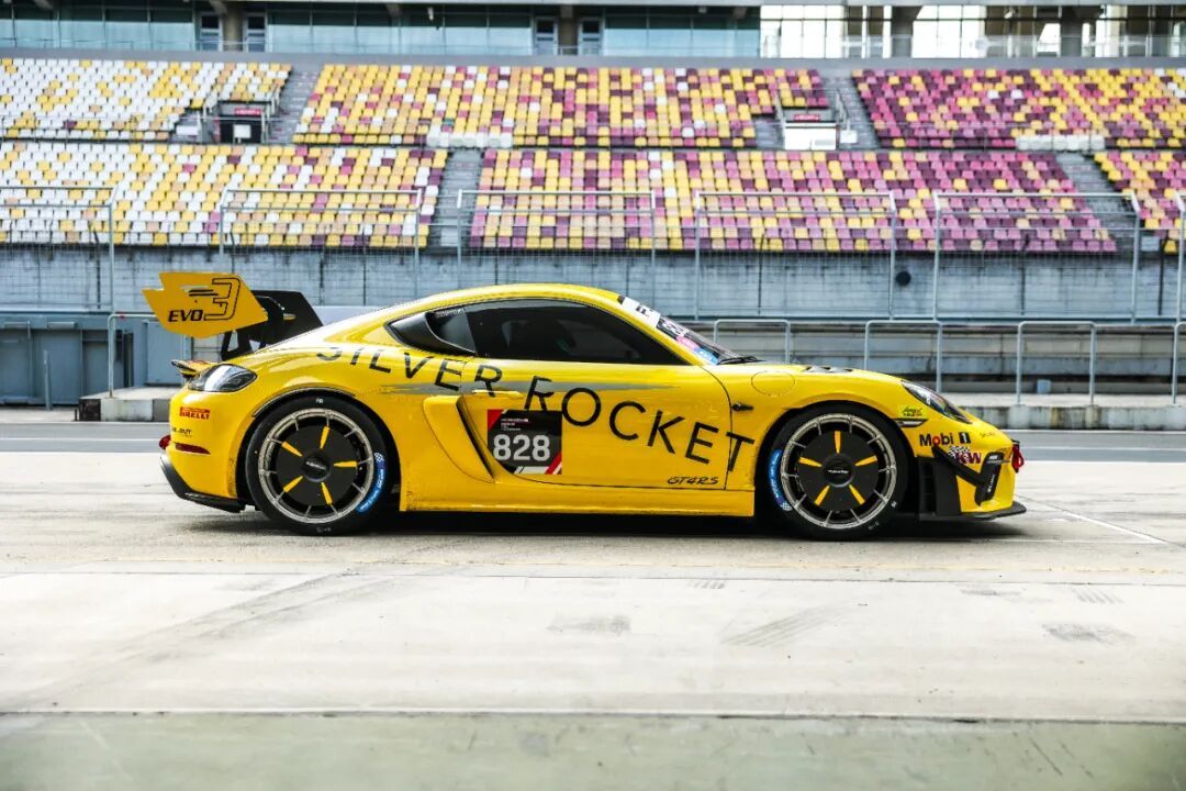 SilverRocket GT4RS překonal rekord v nejrychlejším pouličním voze na mezinárodním okruhu v Šanghaji! 2:08:80