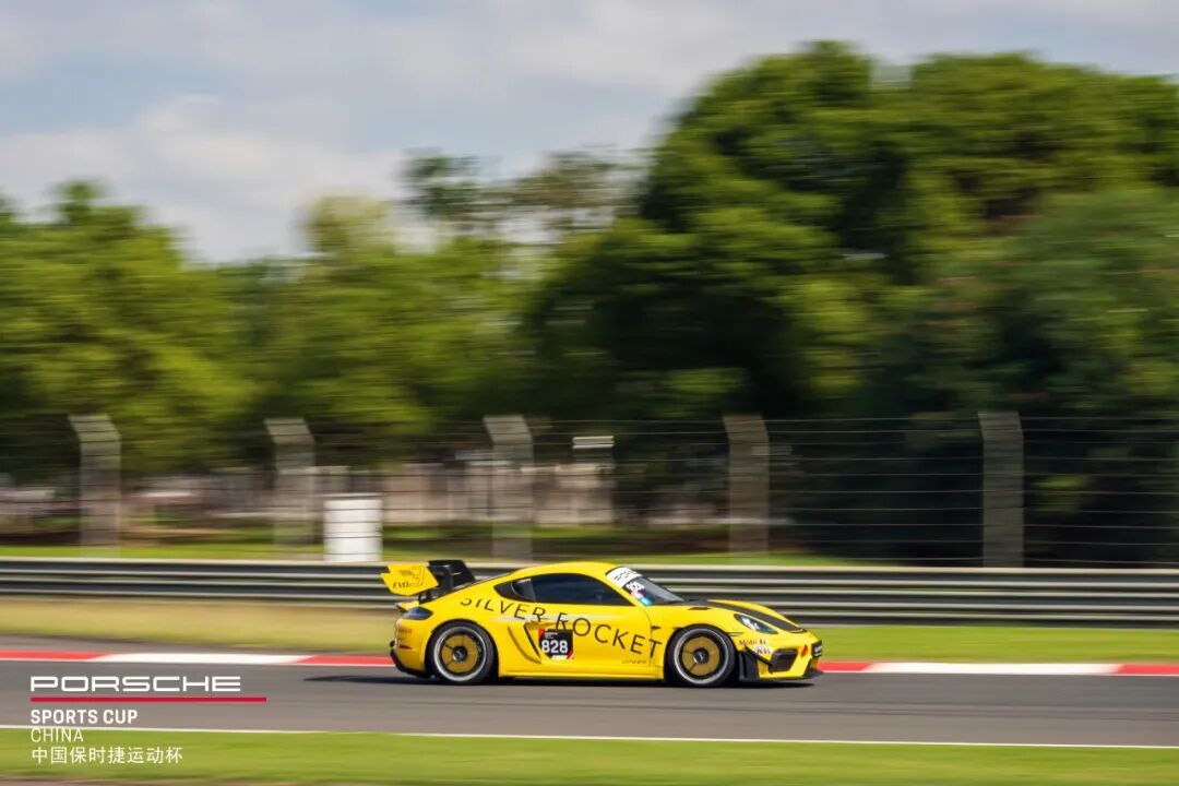 SilverRocket GT4RS překonal rekord v nejrychlejším pouličním voze na mezinárodním okruhu v Šanghaji! 2:08:80