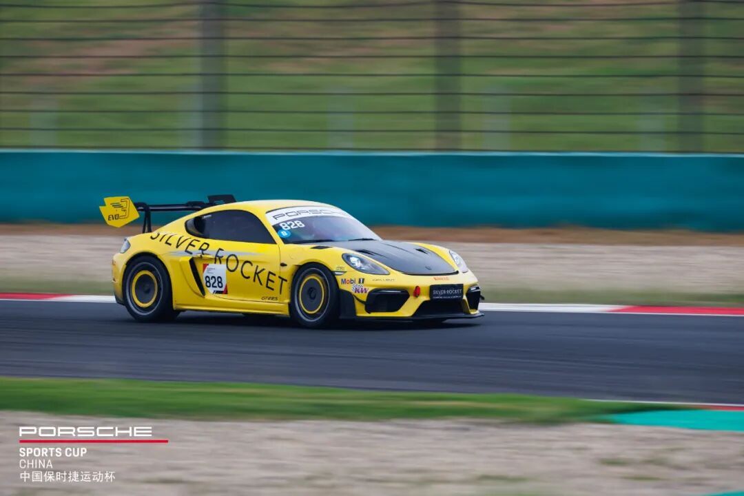 SilverRocket GT4RS překonal rekord v nejrychlejším pouličním voze na mezinárodním okruhu v Šanghaji! 2:08:80