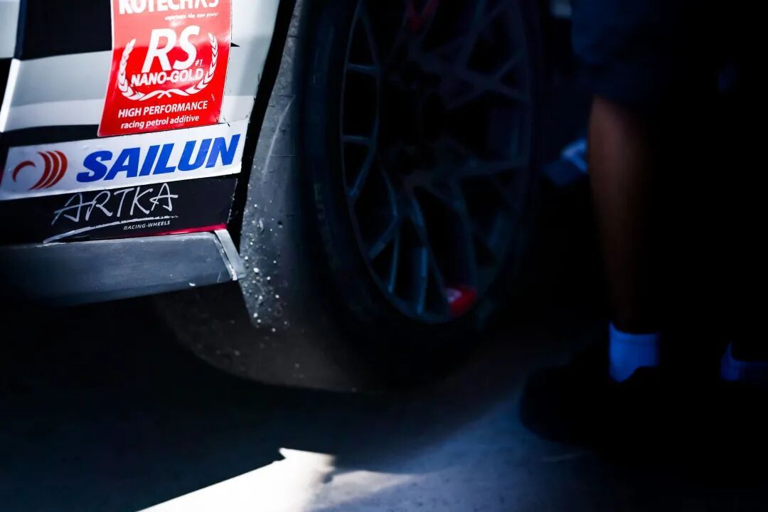 Nagtatampok ang CTCC China Cup Ordos Station ng high-speed showdown, kung saan ang racecourse ay nagpapalakas ng matinding kompetisyon.