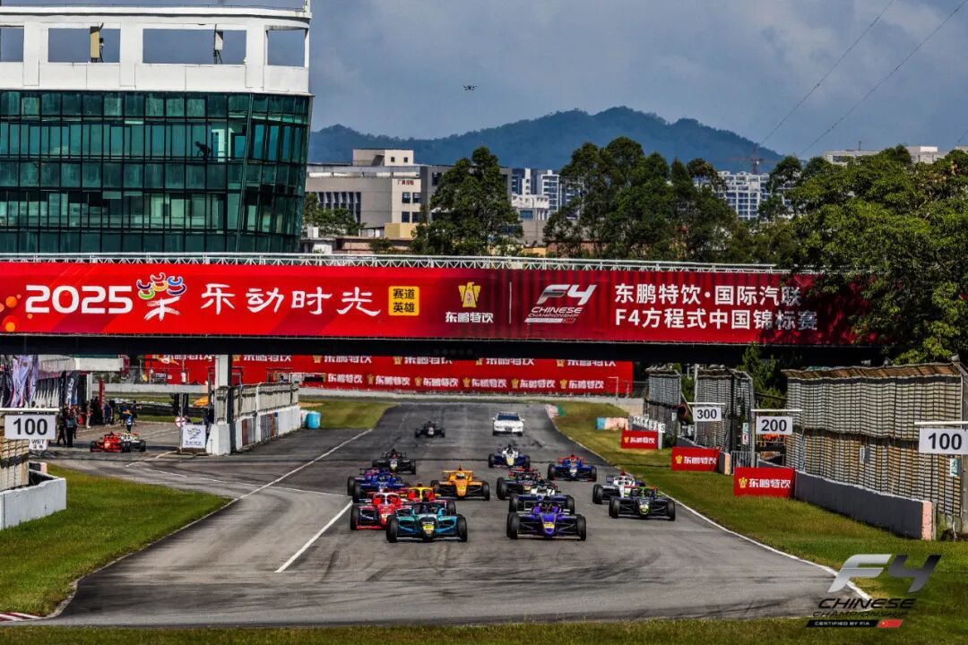 وتحقق شركة Sailun Tires تقدمًا كبيرًا على كلا الجبهتين، حيث تقدم الدعم الكامل للمنافسة على المضمار.