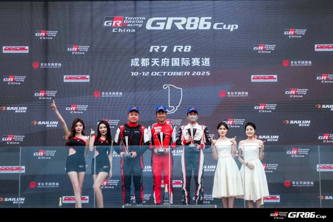 وتحقق شركة Sailun Tires تقدمًا كبيرًا على كلا الجبهتين، حيث تقدم الدعم الكامل للمنافسة على المضمار.